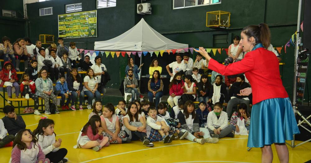 El primer diacutea del Festival del Libro fue dedicado el aacutembito educativo