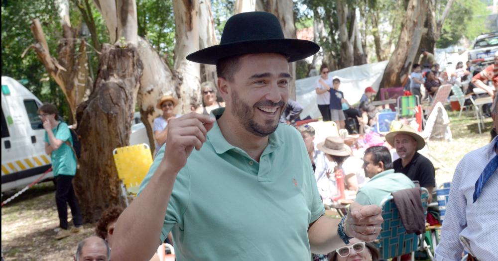 En un diacutea a puro sol muacutesica y baile finalizoacute el tradicional Un Aplauso al Asador