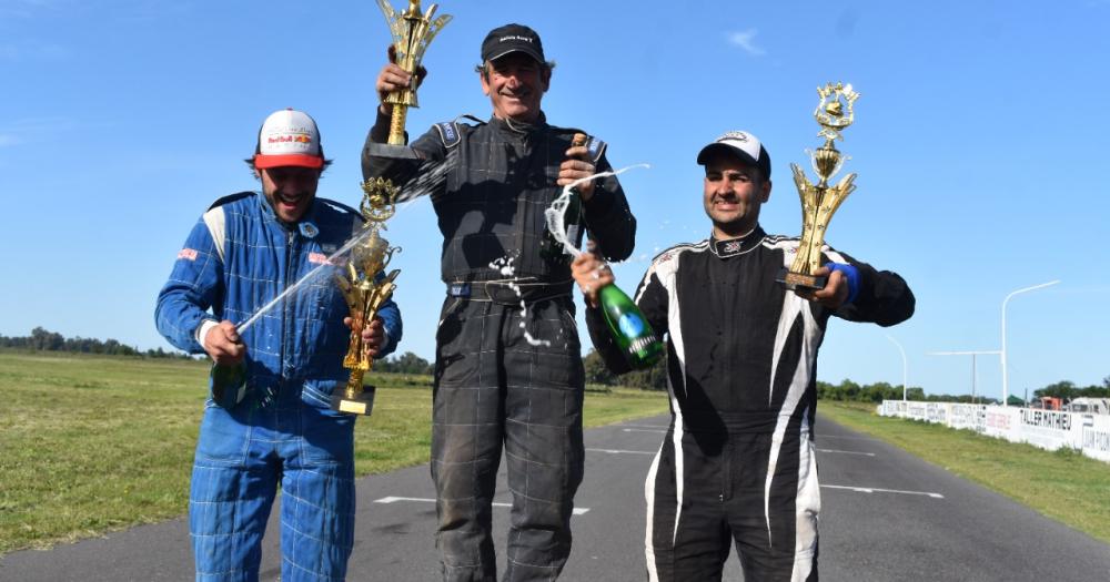 Juan Salvador (3º) completó el podio de la Fórmula Azul