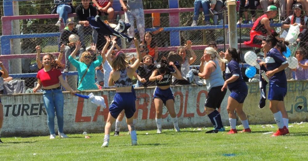 Barracas y Juventud definiraacuten el torneo del fuacutetbol femenino