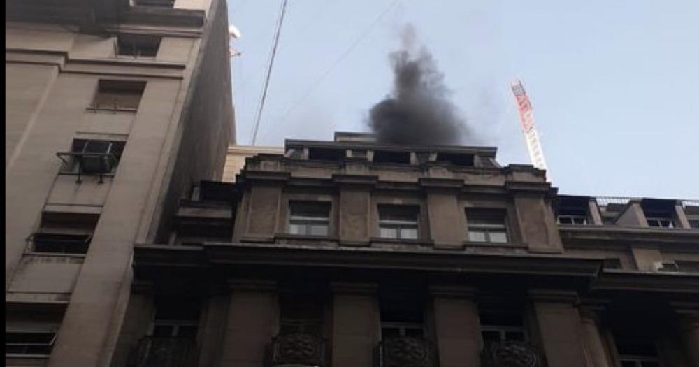 Incendio en el Ministerio de Economiacutea- evacuaron a todo el edificio