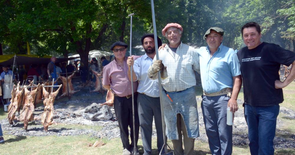 En un diacutea a puro sol muacutesica y baile finalizoacute el tradicional Un Aplauso al Asador