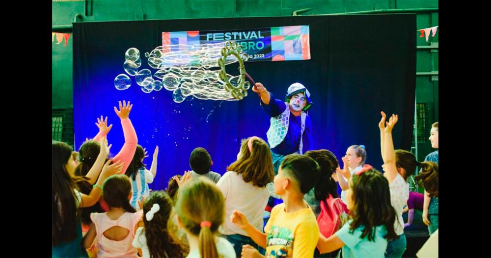 Miles de personas disfrutaron del primer Festival del Libro en la ciudad