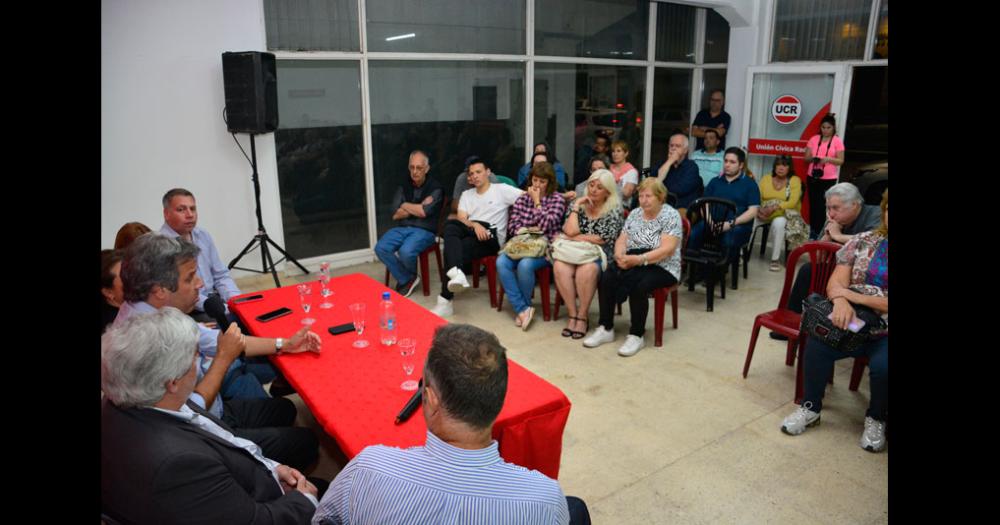 Visita- Gastoacuten Manes respaldoacute la Lista 123 de la UCR que encabeza Irassar