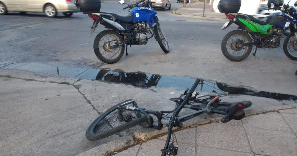 Pueblo Nuevo- choque entre un auto y una bicicleta