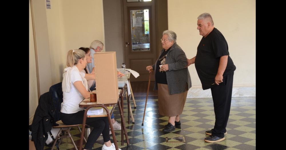 Con un padroacuten de maacutes de 5600 electores se desarrollan las internas de la UCR