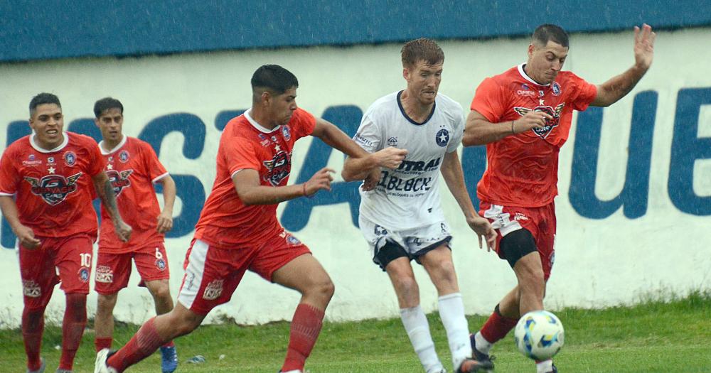 Santiago Izaguirre hizo el gol del triunfo chaira