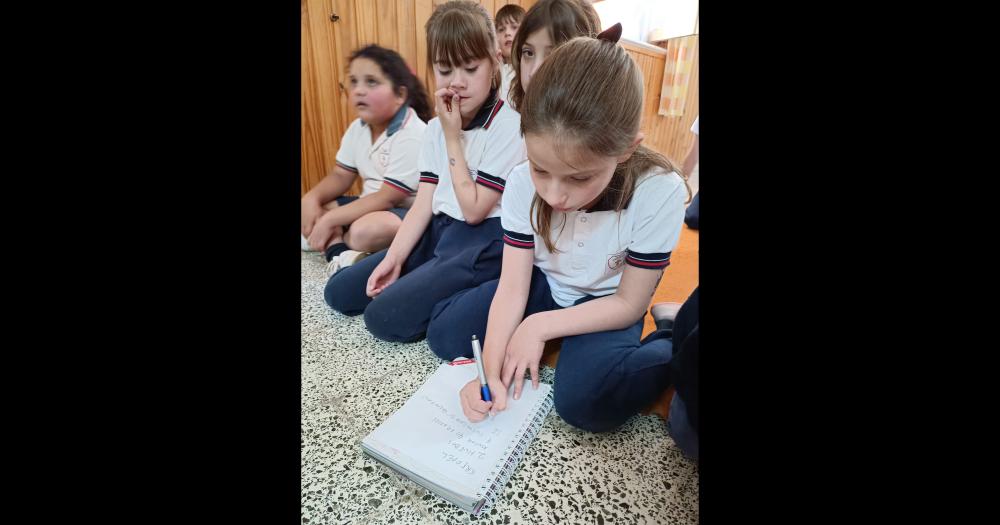 Clase de kreppels a alumnos del Colegio Santa Teresa de Colonia Hinojo