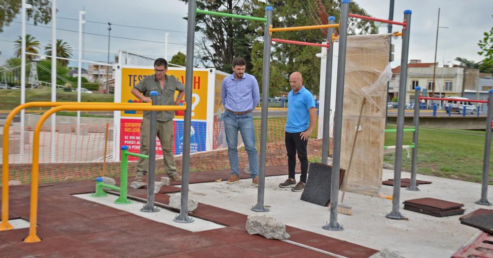 Instalaron equipos de calistenia en el Parque Mitre