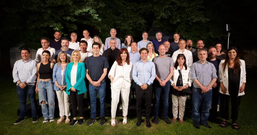 Valicenti presente en un encuentro junto a Cristina Kirchner y Axel Kicillof