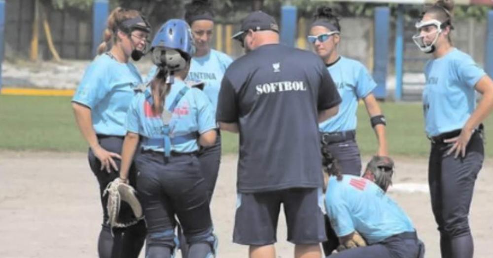 La Argentina cierra su torneo ante Peruacute