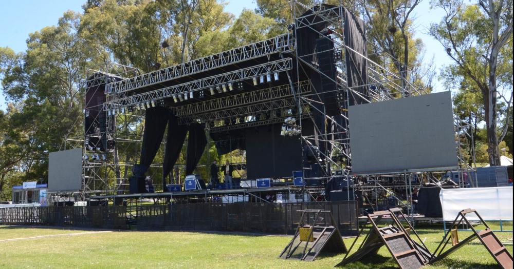 Con grandes expectativas se ultiman los detalles para la megafiesta de Olavarriacutea