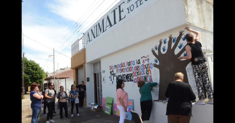 Animate dejoacute su huella en un mural y remarcoacute la importancia de cambiar indiferencia por compromiso