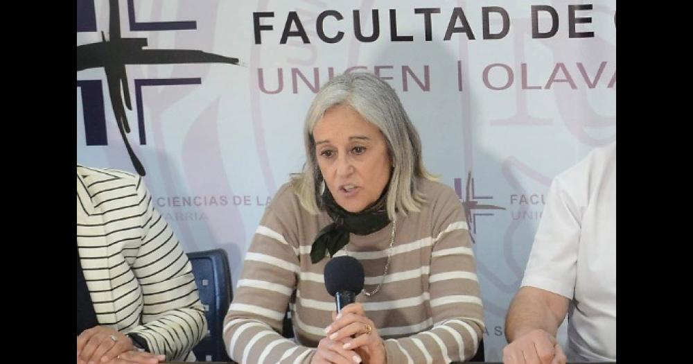 La Lic Viviana Aguilar directora de la carrera de Enfermería de la Facultad de Ciencias de la Salud define a la profesión como la ciencia y el arte del cuidado