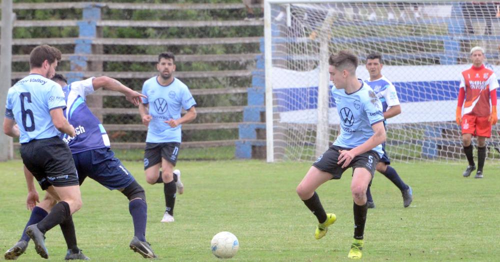 Sierra Chica en su cancha se impuso ante Loma Negra