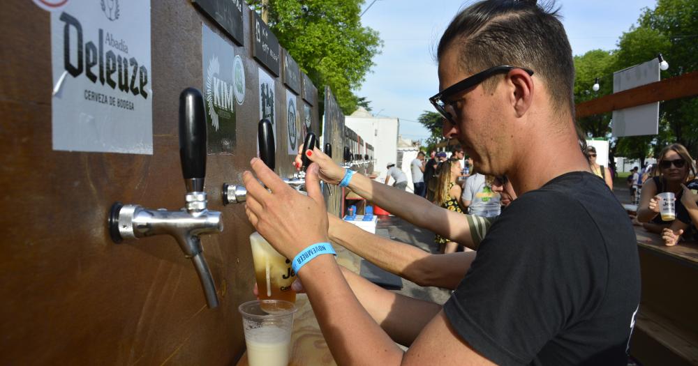 Con gran eacutexito se desarrolloacute el Festival de Muacutesica y Cerveza Artesanal Novembeer 