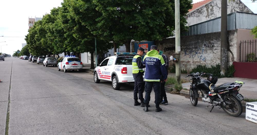 Un delivery conduciacutea alcoholizado y le retuvieron la licencia y la moto