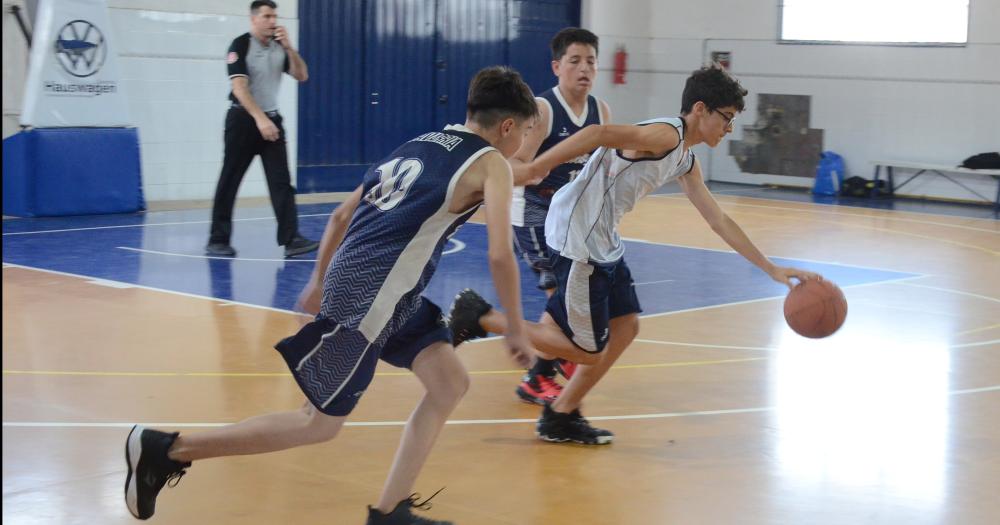 El Fortín y Racing A Club Azul jugaron en el Gimnasio Amadeo Bellingeri