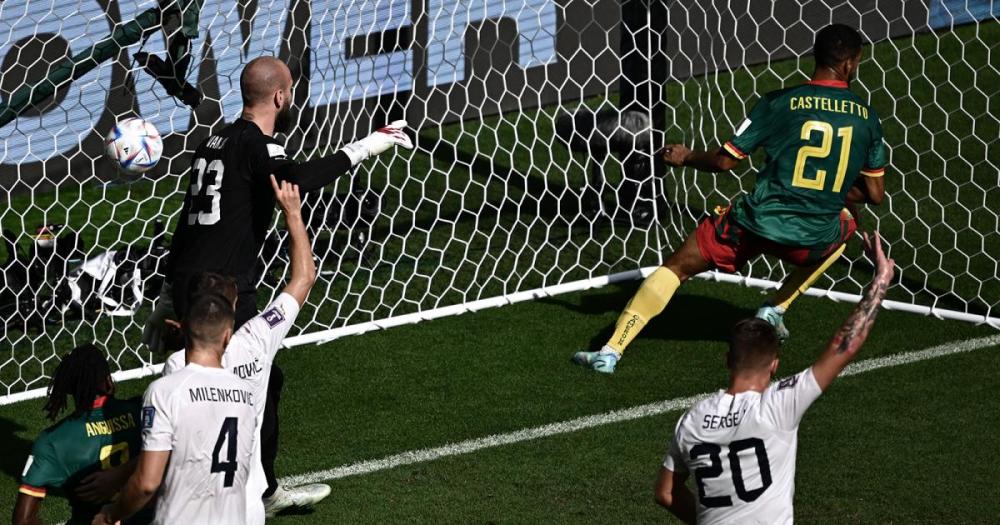 Serbia y Cameruacuten empataron en un partido repleto de goles