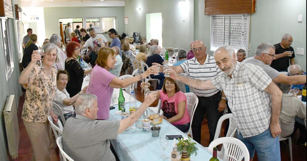 Los jubilados de Luz y Fuerza celebraron su diacutea con un encuentro en la quinta Recreo