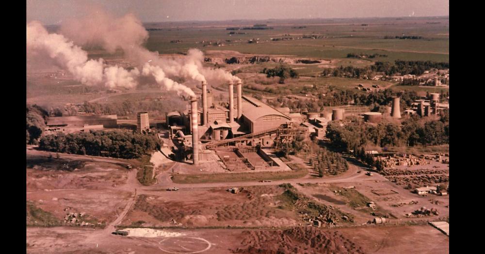 Imagen �rea de la f�brica de cemento Loma Negra ubicada en la Villa Alfredo Fortabat entre las décadas de 1970 y 1980