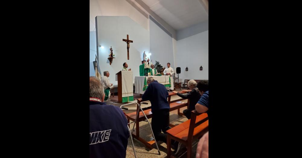 En la capilla Nuestra Señora de la Esperanza el viernes último se celebró la tradicional Misa de Hombres