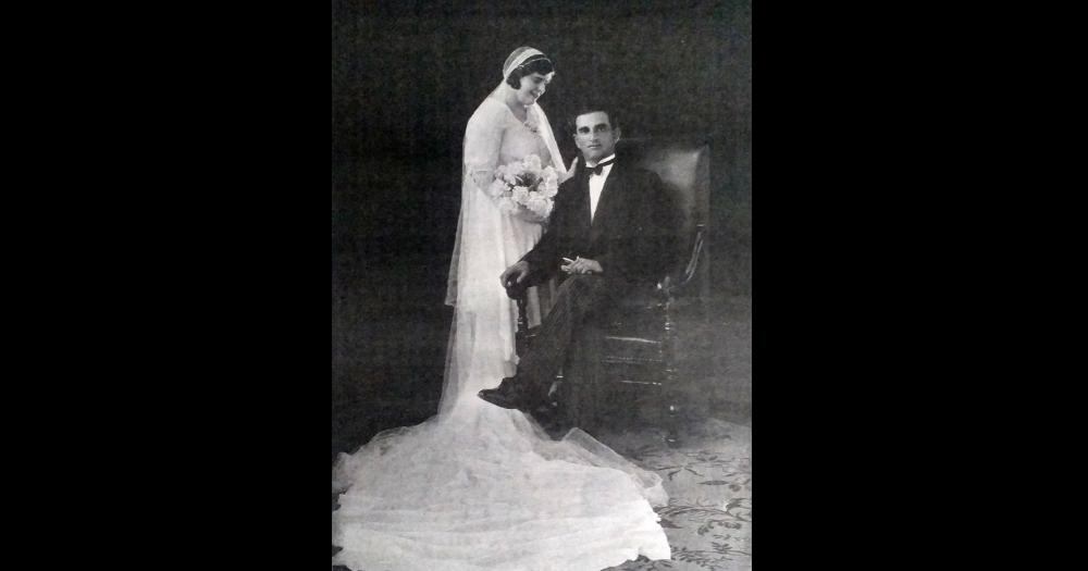 En abril de 1931 celebraban su casamiento Elvira Arenal y Juan Peruihl La ceremonia religiosa tenía lugar en la iglesia San José de la ciudad de Olavarría 