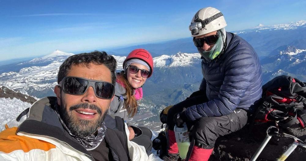 Tres olavarrienses lograron ascender a la cumbre del volcaacuten Laniacuten en Neuqueacuten