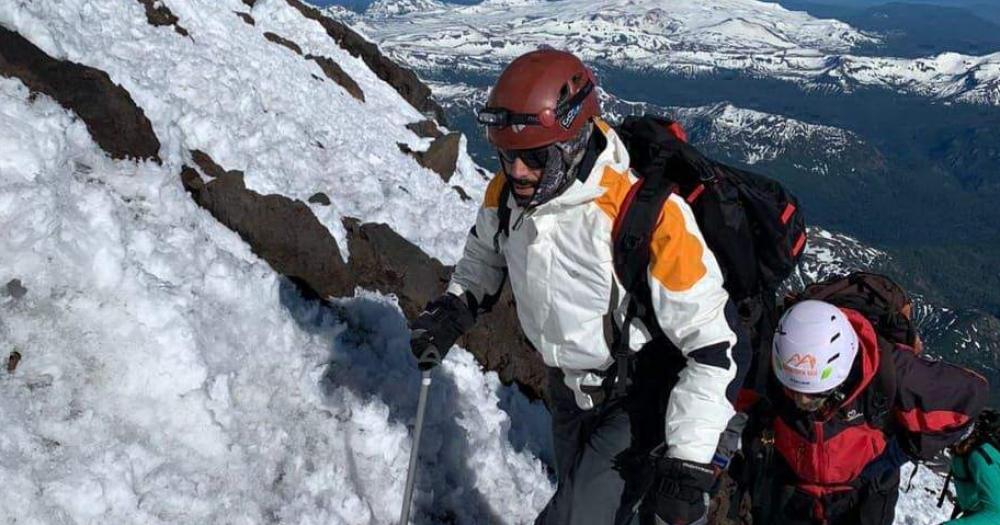 Tres olavarrienses lograron ascender a la cumbre del volcaacuten Laniacuten en Neuqueacuten