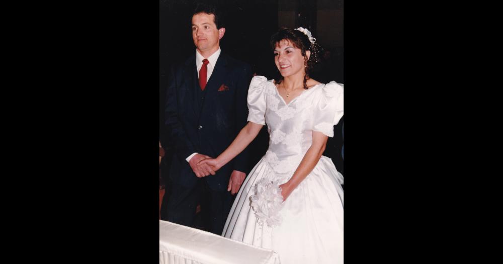 El martes 8 de noviembre Silvana Salías y Carlos Castro Varela celebraron sus 26 años de casados Por tan grato acontecimiento los saludan sus hijos Florencia y Agustín y dem�s familiares