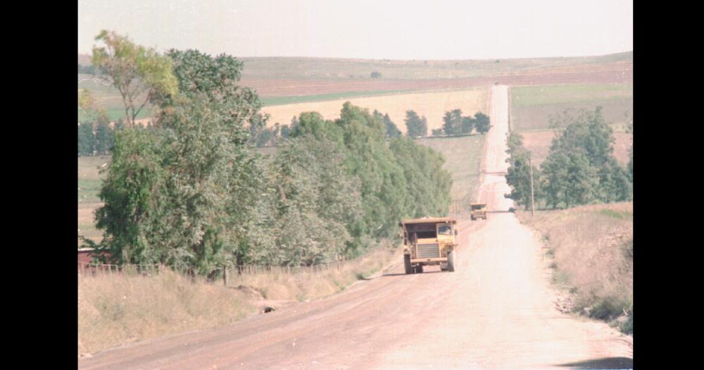 Imagen a mediados de la década de 1990 del denominado Camino de los Volquetes que une la zona ubicada detr�s del Parque Matilde Catriel en la localidad de Sierras Bayas y el Paraje La Providencia