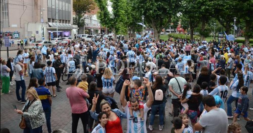 Los festejos de los olavarrienses por el triunfo de Argentina 