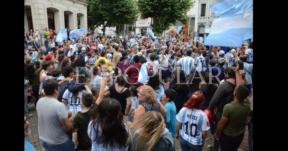 Los festejos de los olavarrienses por el triunfo de Argentina 