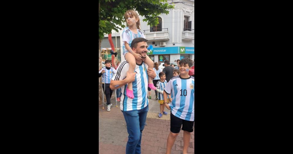 Los festejos de los olavarrienses por el triunfo de Argentina 