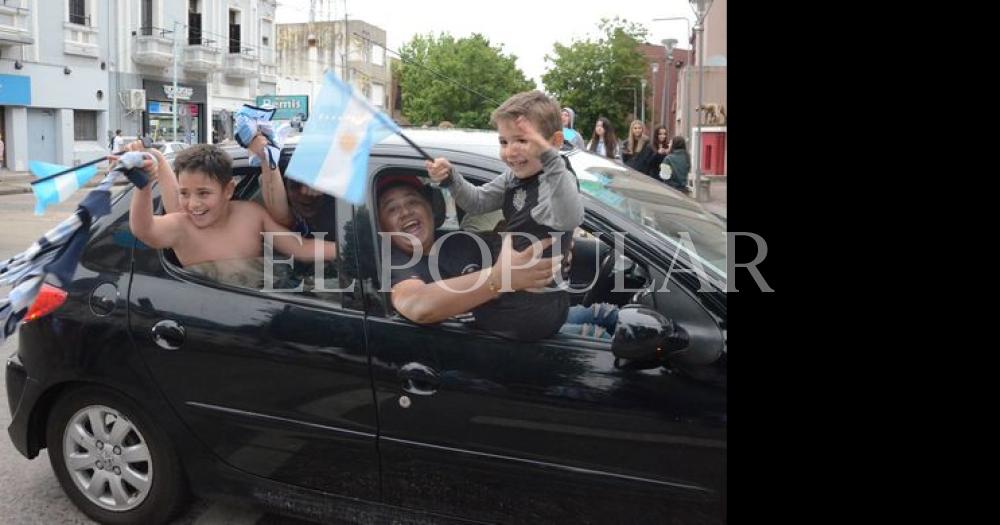 Los festejos de los olavarrienses por el triunfo de Argentina 