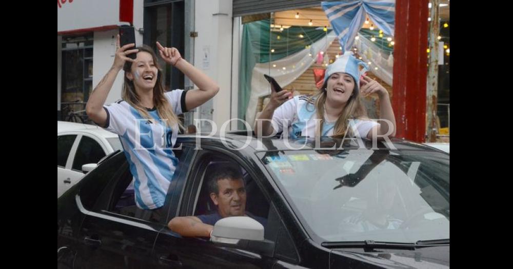 Los festejos de los olavarrienses por el triunfo de Argentina 