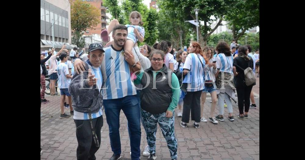 Los festejos de los olavarrienses por el triunfo de Argentina 