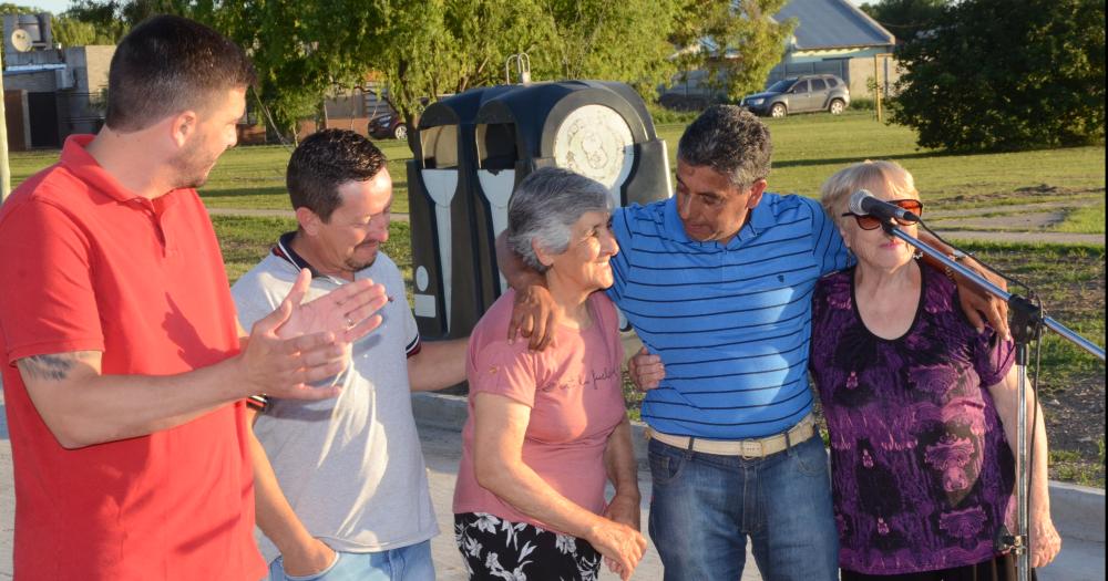 Ezequiel Galli inauguroacute la obra de pavimentacioacuten del barrio AOMA