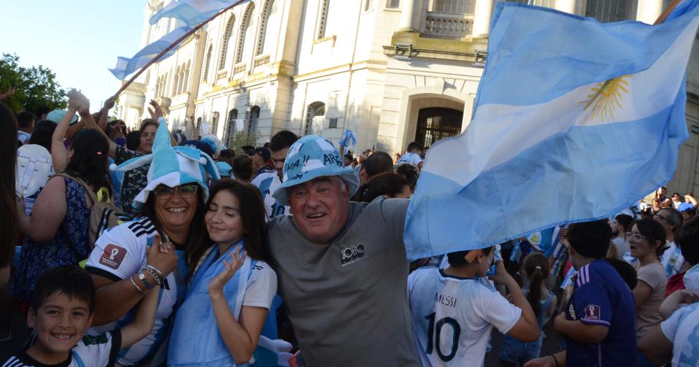 Olavarría celebró el pase a cuarto de final de la selección argentina de fútbol