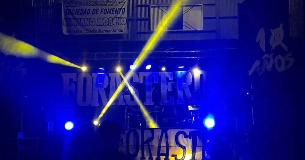 A pura fiesta y rock la banda Forasteros Blues celebroacute una deacutecada de trayectoria