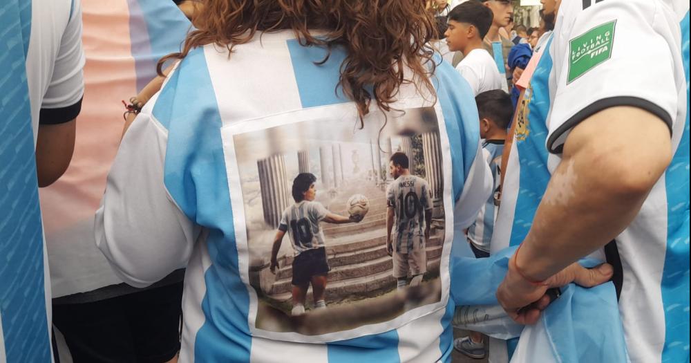 Argentina pasoacute a semifinales y la plaza central explotoacute de gente