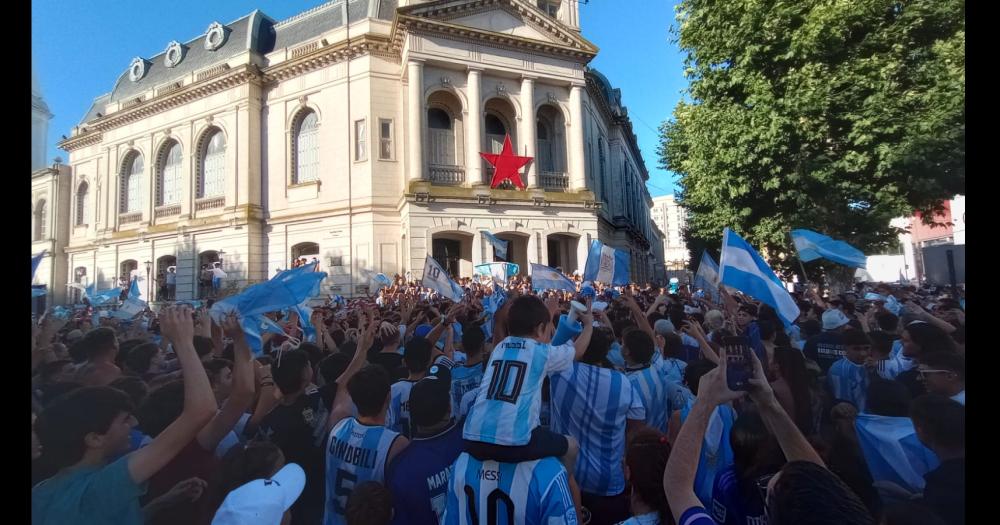 Locura total por la Scaloneta en Olavarriacutea