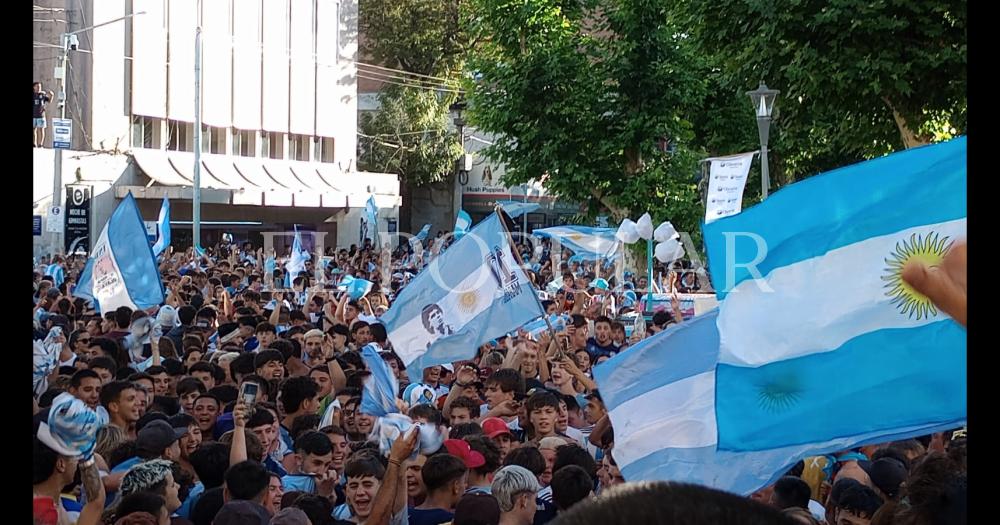 Locura total por la Scaloneta en Olavarriacutea