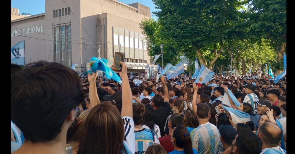 Locura total por la Scaloneta en Olavarriacutea