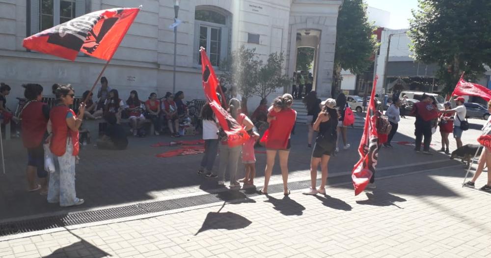 El FOL se manifestoacute frente al Municipio- se comprometieron a recibirnos la semana proacutexima 