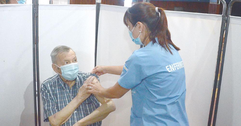 Covid- unas 300 dosis diarias se aplican desde el mieacutercoles en Fomento