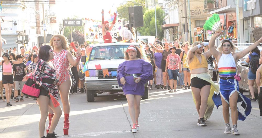 La 9ordf Marcha del Orgullo en Olavarriacutea estuvo cargada de lucha y festejo 