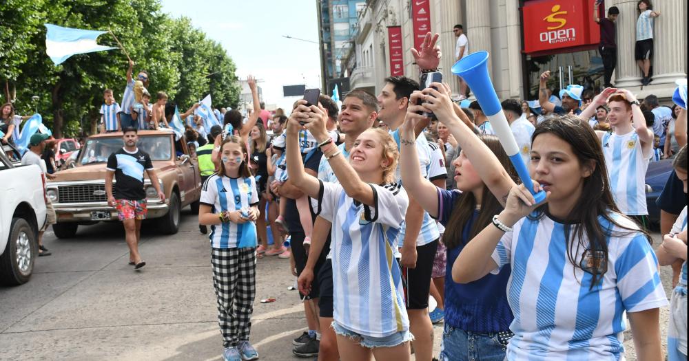 Argentina es campeoacuten del mundo y el pueblo estaacute en la calle