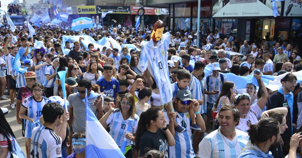 Argentina es campeoacuten del mundo y el pueblo estaacute en la calle