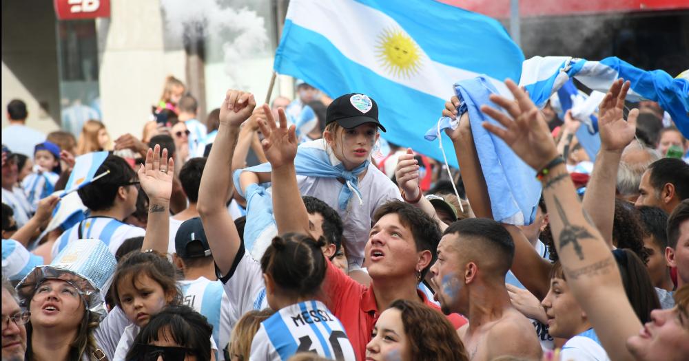 Argentina es campeoacuten del mundo y el pueblo estaacute en la calle